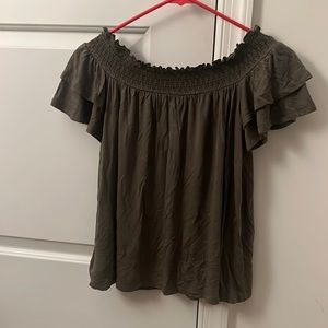AMERICAN EAGLE dark green off the shoulder shirt